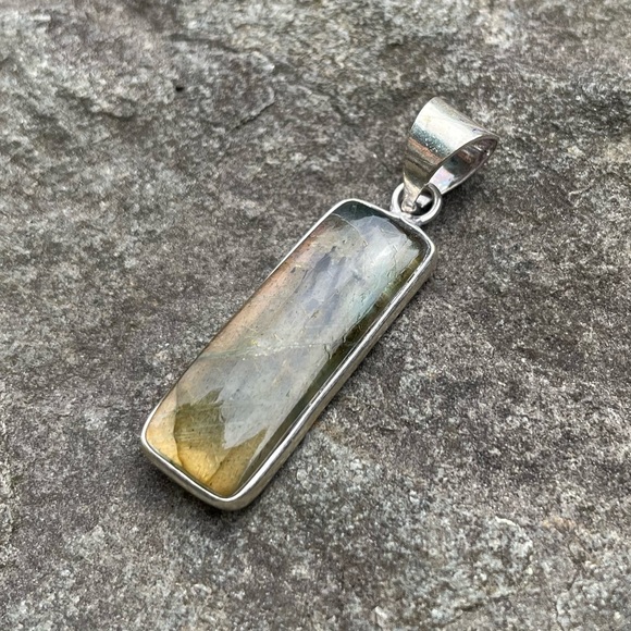 Labradorite Silver Pendant - Picture 6 of 7
